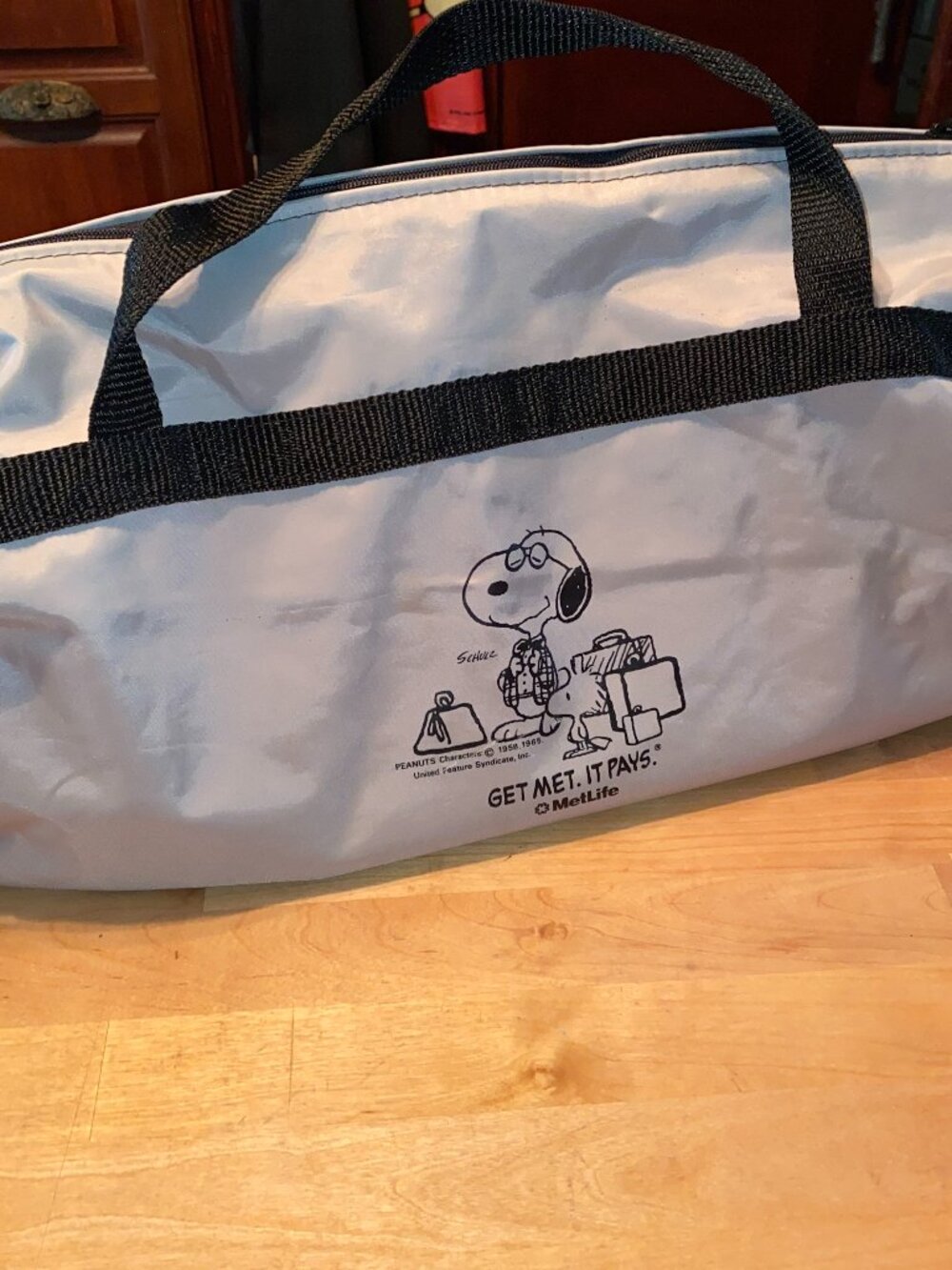 Vintage 90s Peanuts Snoopy Met Life grey vinyl duffle gym bag